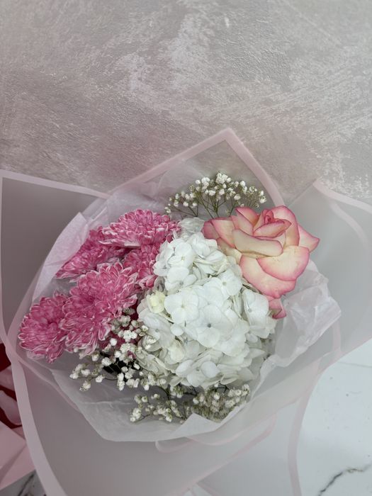 букет цветов , необычный, очень свежиц