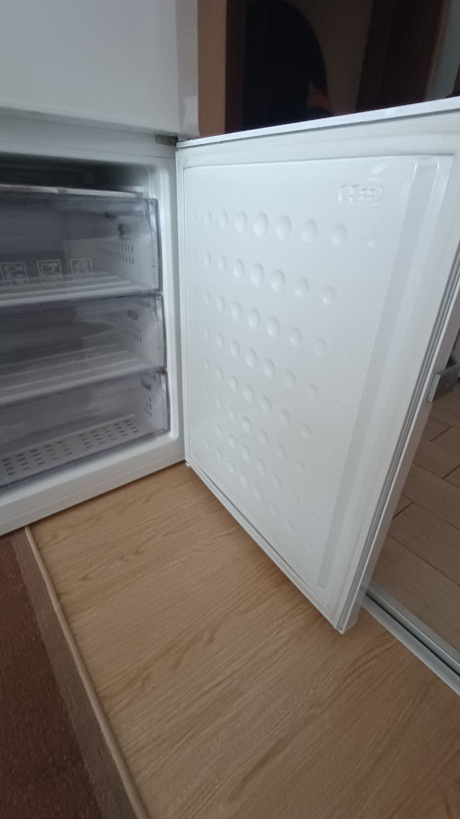 Хладилник с долен фризер Beko