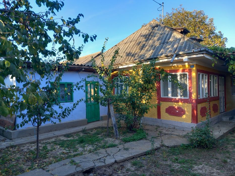 Casă bătrânească de vânzare, teren 1600 m2