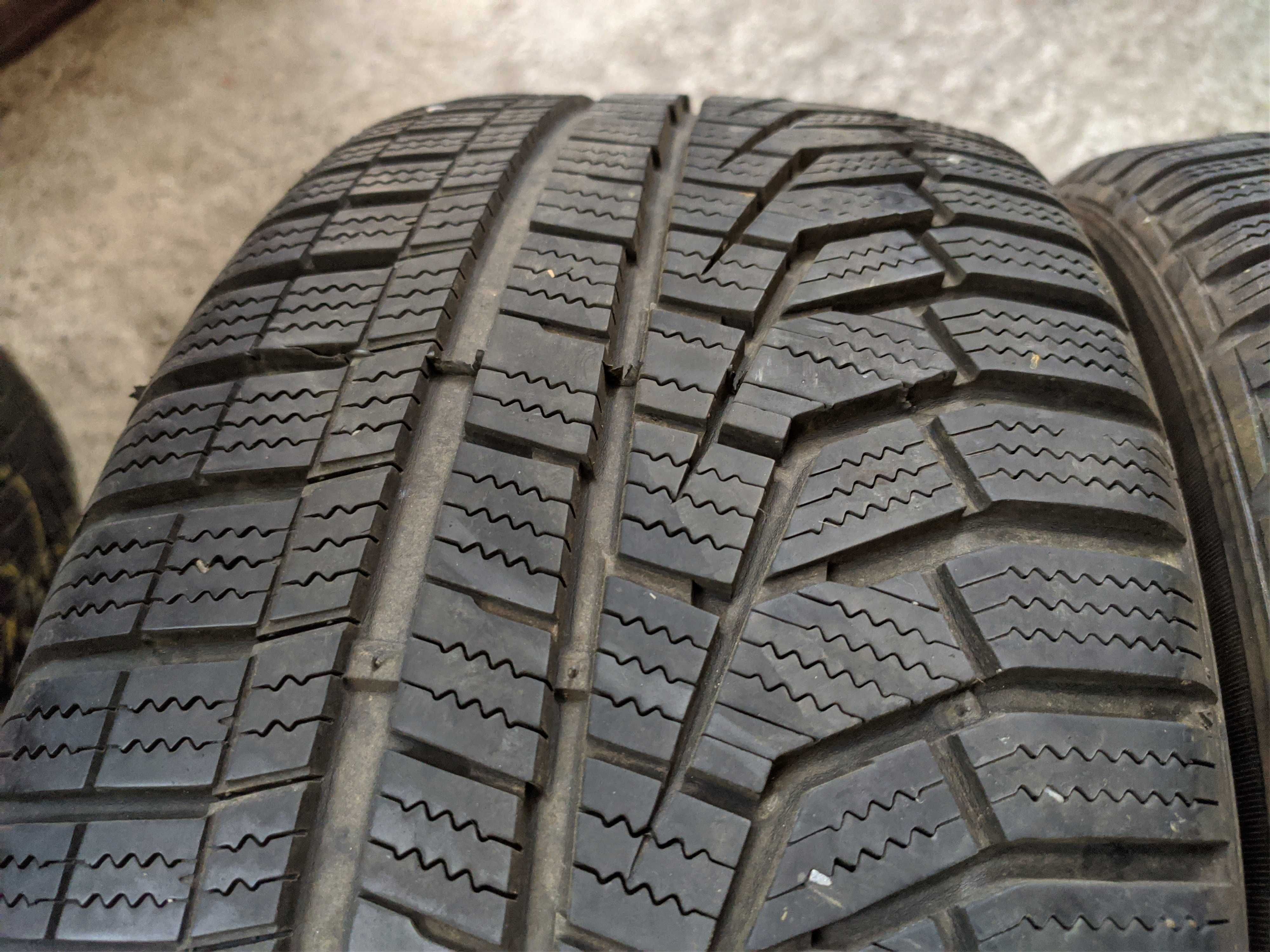 2бр Зимни гуми 215 45 16 - Hankook