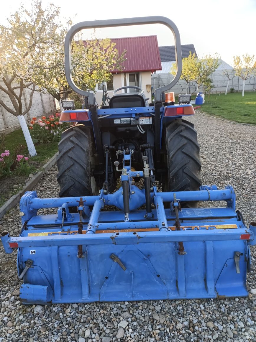 Tractor Japonez Iseki Geas 273 4x4 cu utilaje .