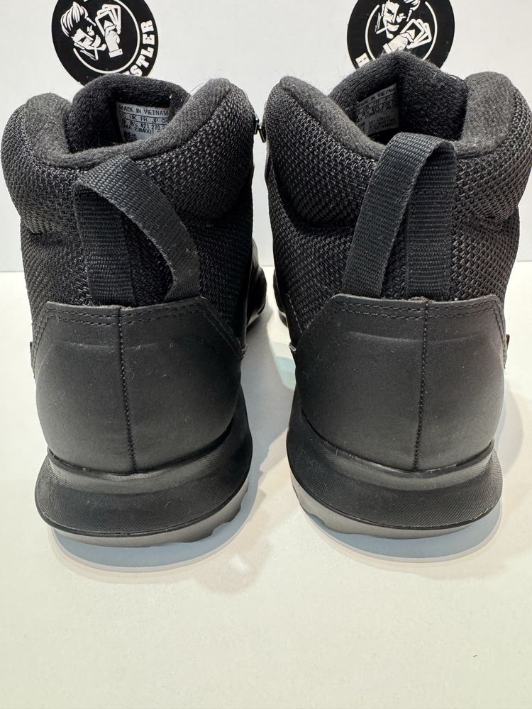 Маратонки ADIDAS TERREX .Номер 42.5