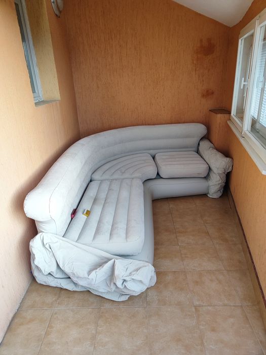 Надуваем диван Intex. Като нов.