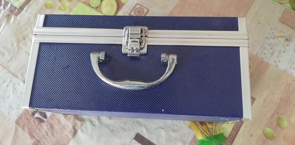 Продам маленький кейс 22см *12см *12см.0