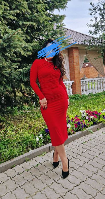 Вечернее красное платье