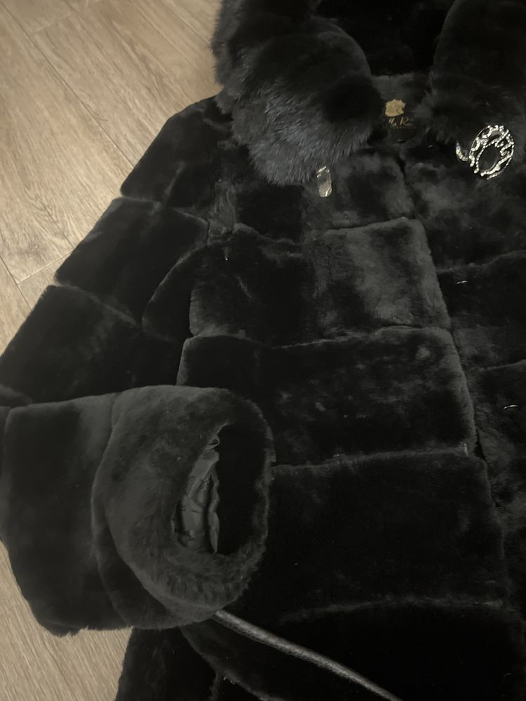 Срочно продам шубу мутон р-р 42