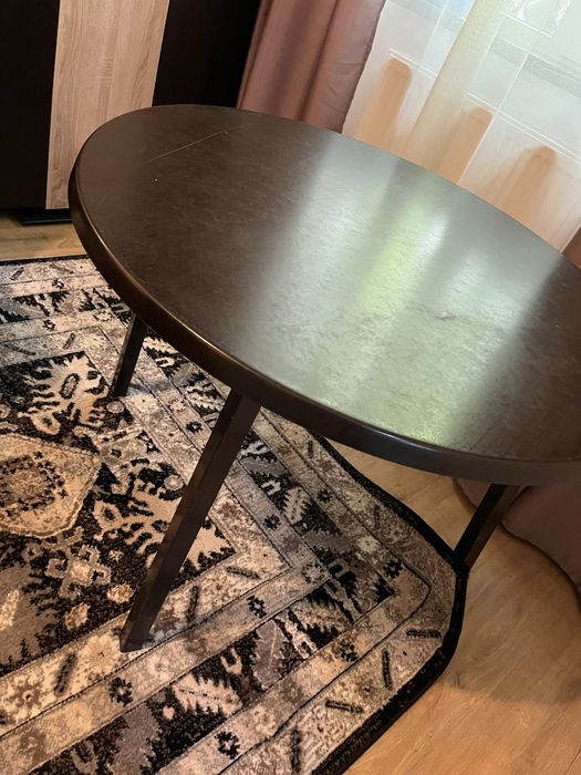 Masa rotunda facuta la comanda