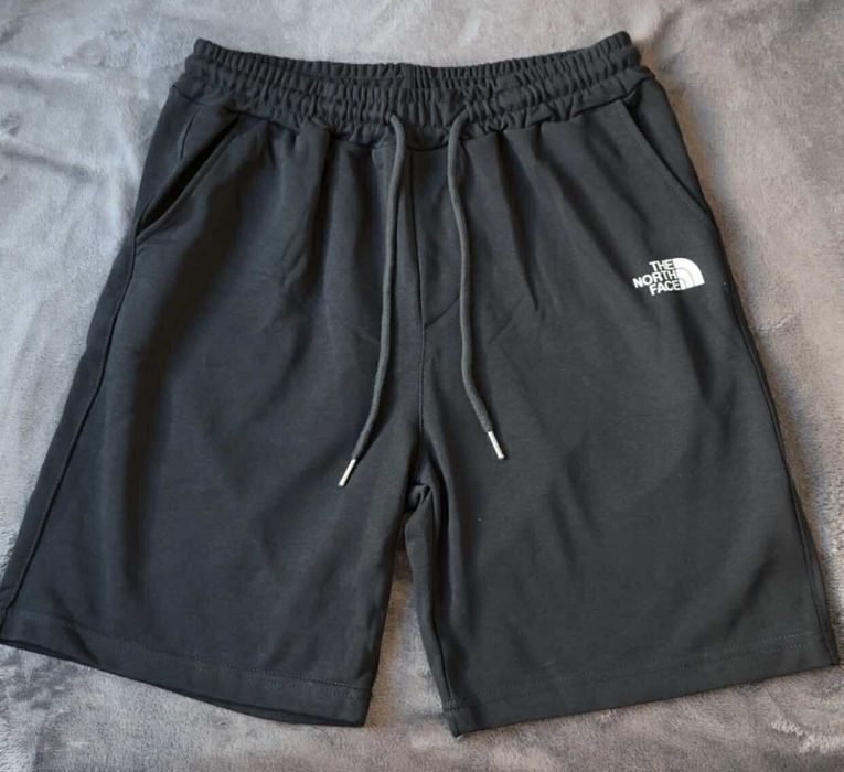 Pantaloni scurti