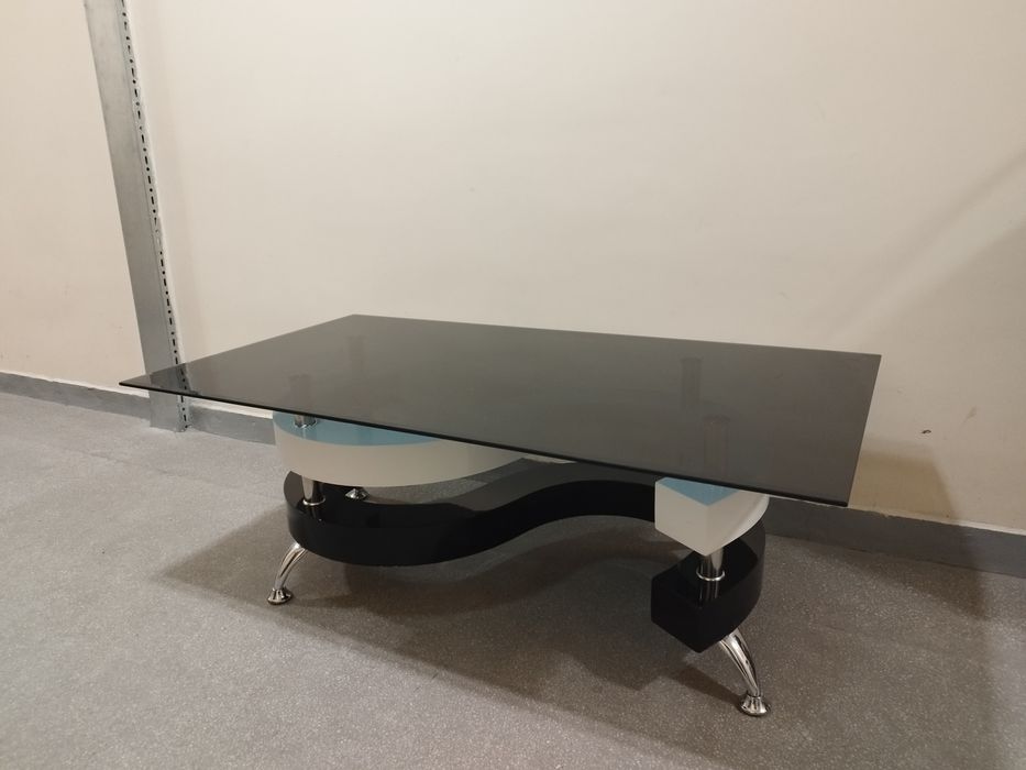 Стъклена холна маса