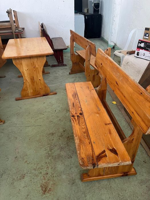 Трапезна маса с 2 бр. Пейки ( комплект)