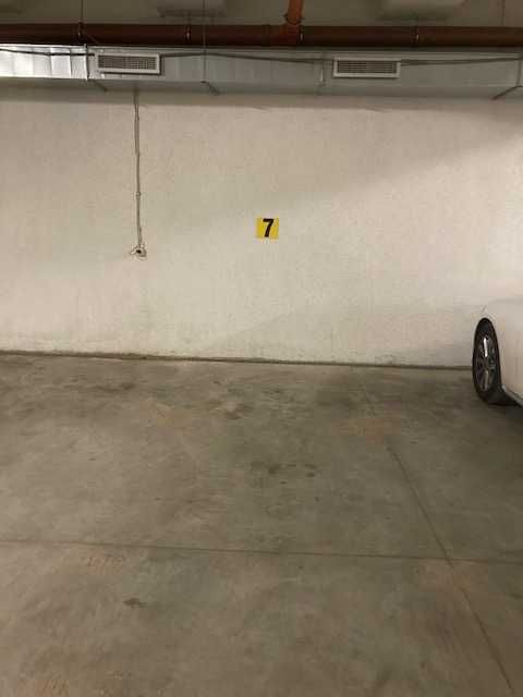 Дава се под наем Гараж / Паркомясто в София, Център - 6 кв.м за 139.23 € - Снимка #1