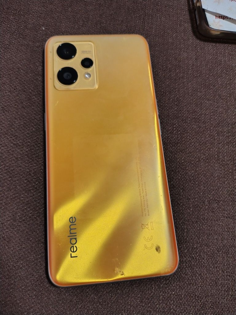 Телефон със счупен дисплей Realmi