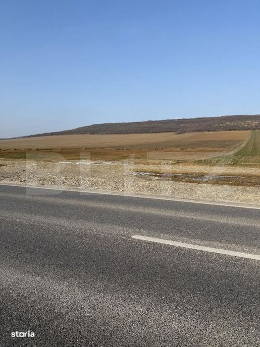 Teren intravilan, 3200 mp la DN 85, la iesirea din Suceava