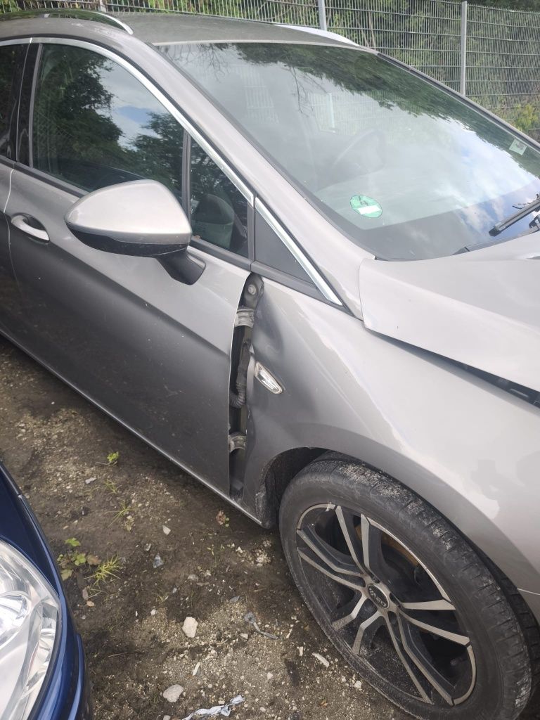 Opel astra k 2016 1.4turbo benzina euro 6 avariata import Germania