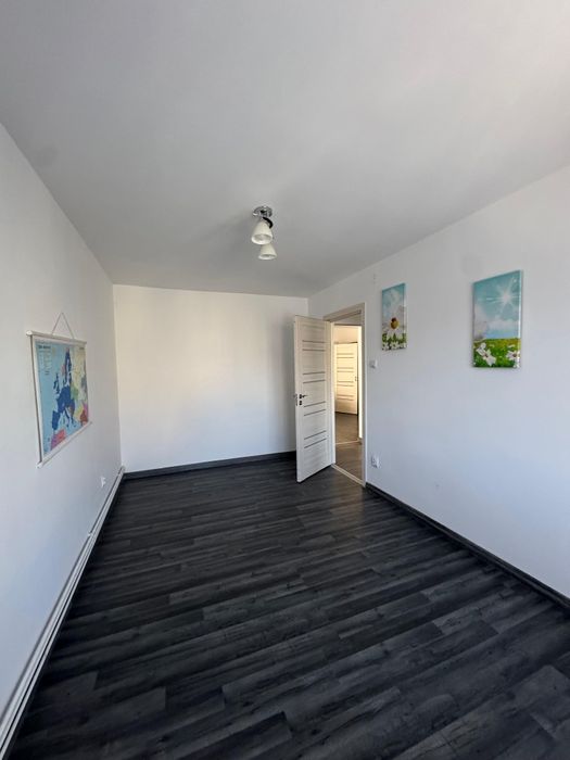 Vând apartament 3 camere