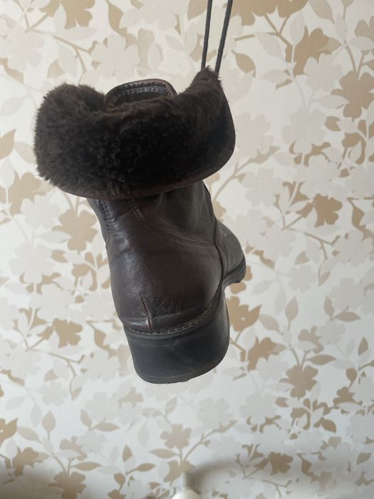 Ghete îmblanite din piele