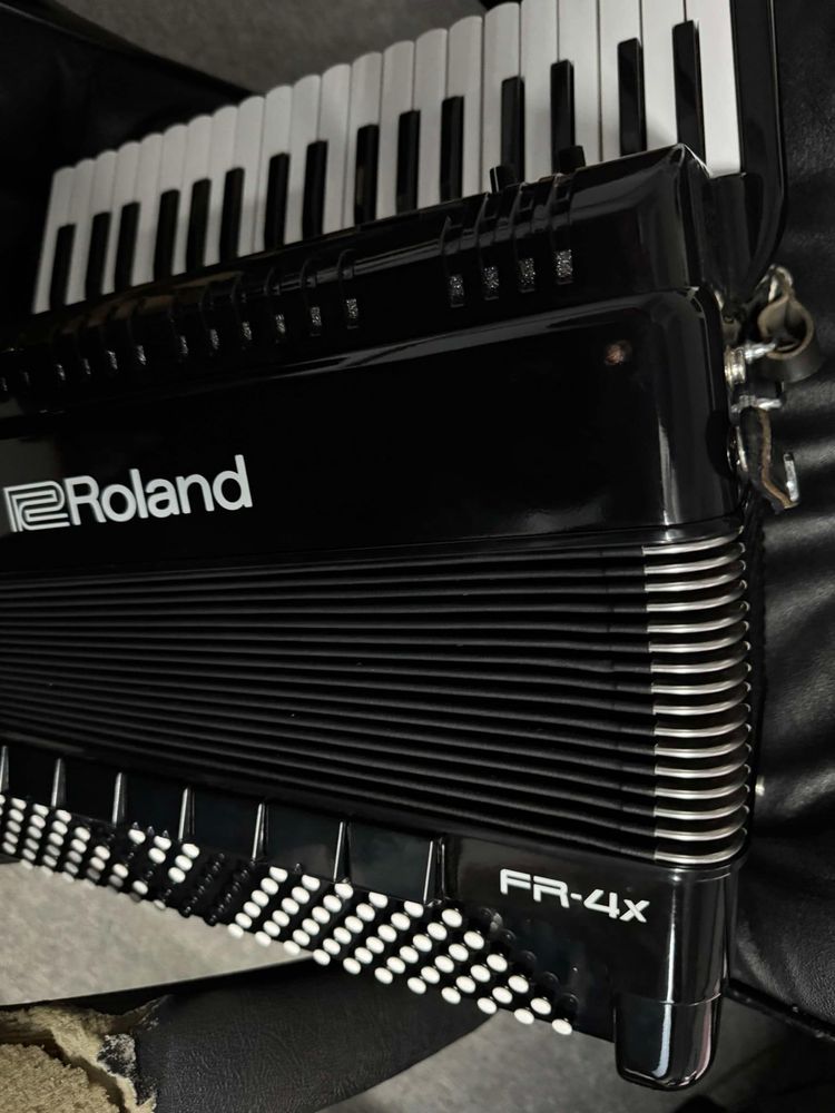 Acordeon Roland FR4X