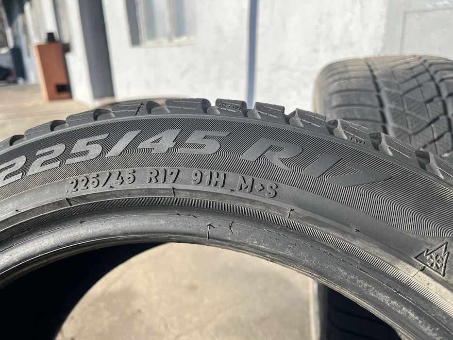 2 бр. зимни гуми 225/45/17 Pirelli DOT 3218 6 mm