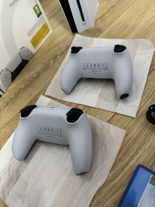 PlayStation 5 Slim, 2 manete, Factura/Garantie, Statie incarcare