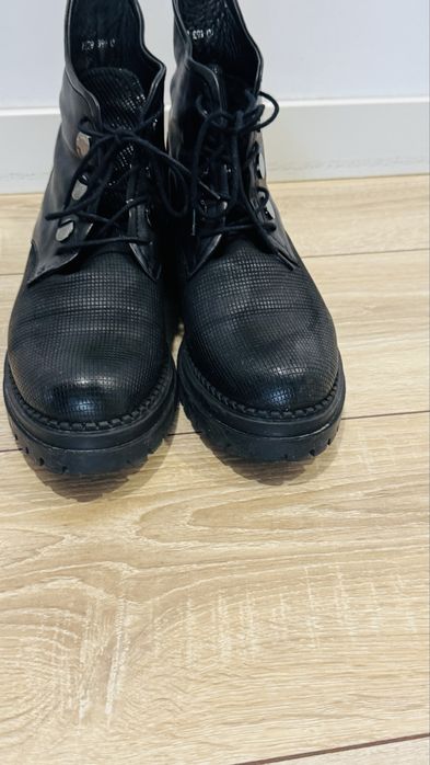 Ghete piele Benvenutti marime 40