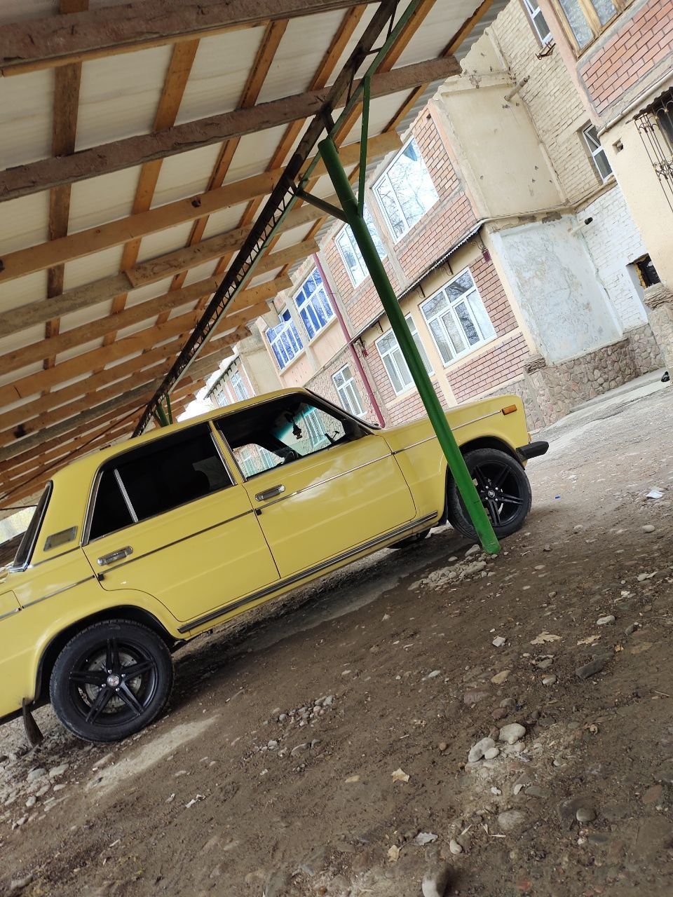 Vaz 2106 sotiladi