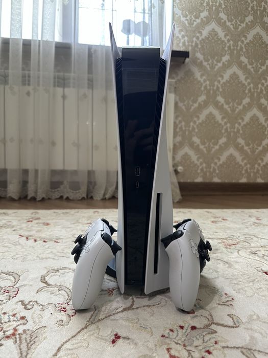 Продаю PlayStation 5 в отличном состоянии.