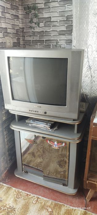 Продаю телевизор SAMSUNG с тумбой