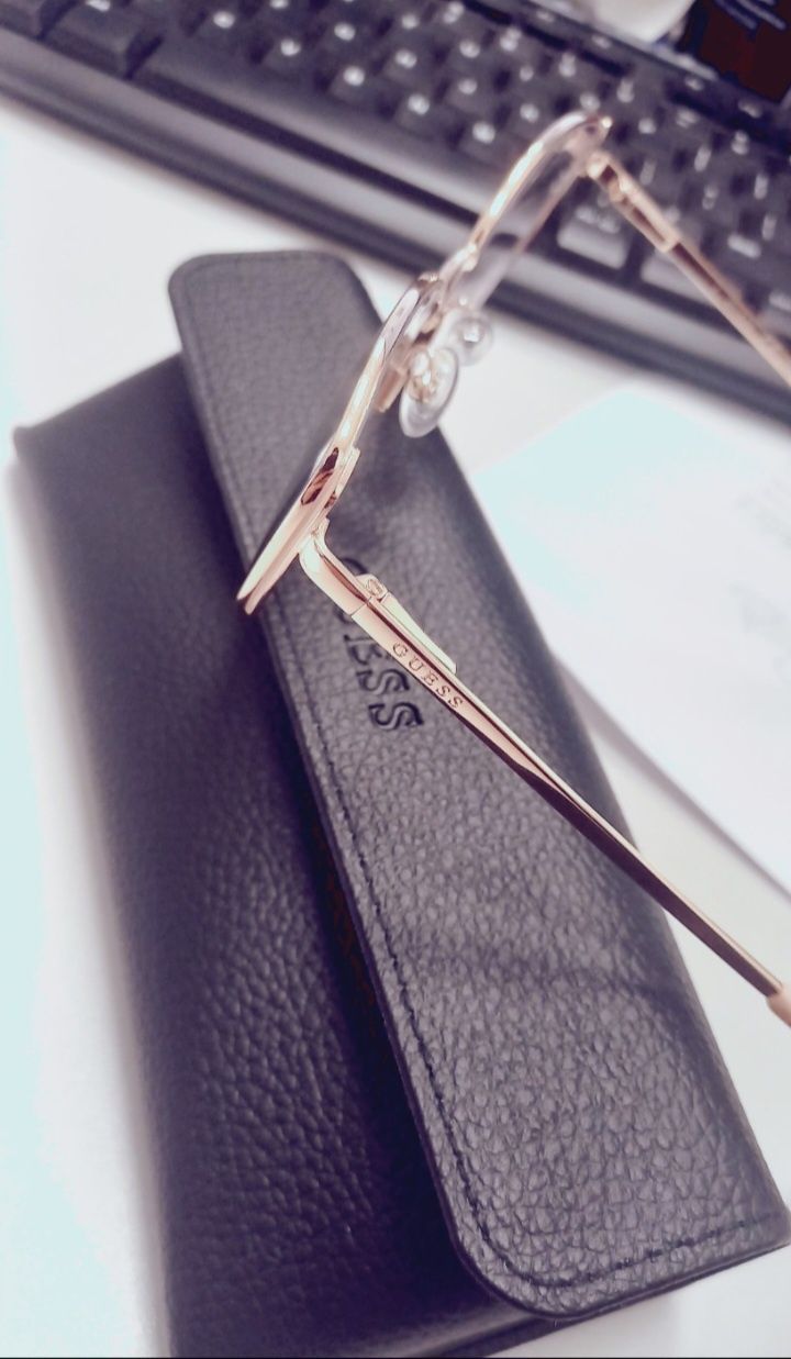 Очила за компютър Guess