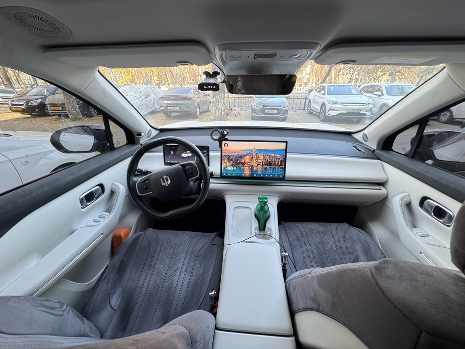 Leapmotor C16 2024 Белый Гибрид 2 позиция