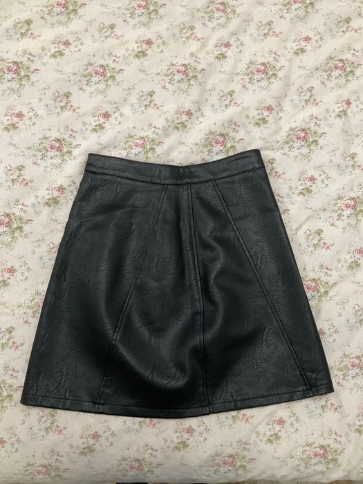 Черна кожена пола от Zara