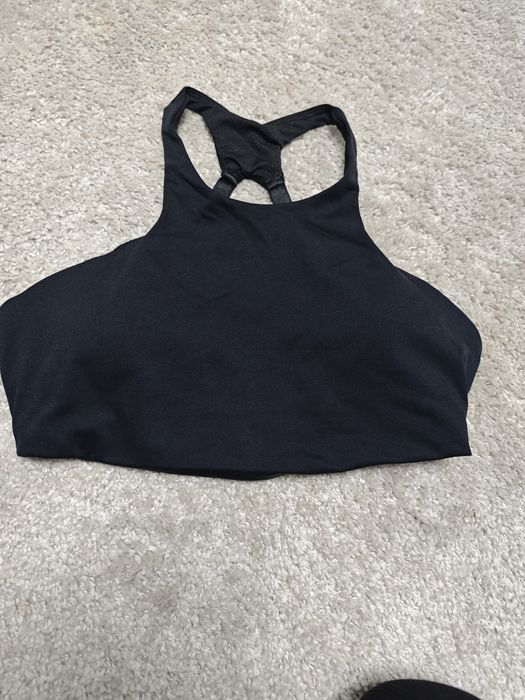 Спортно бюстие М размер