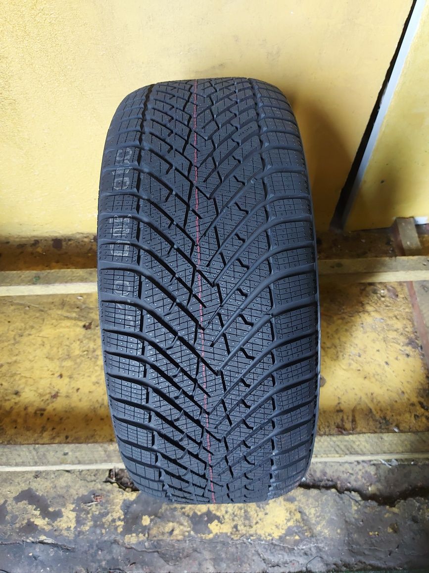 235 45 18 Pirelli DOT 2024 iarna NOU 1 bucata