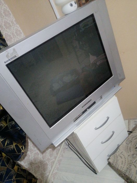 Телевизор цветной в рабочем состоянии, только нет пульта