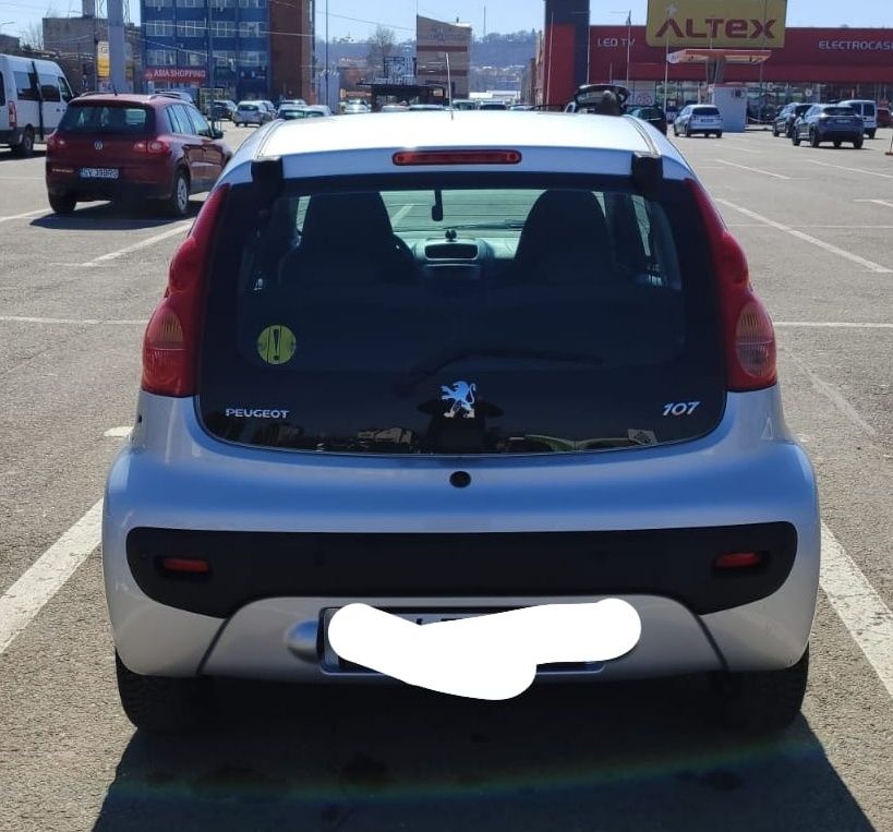 Vând Peugeot 107, benzină, automat