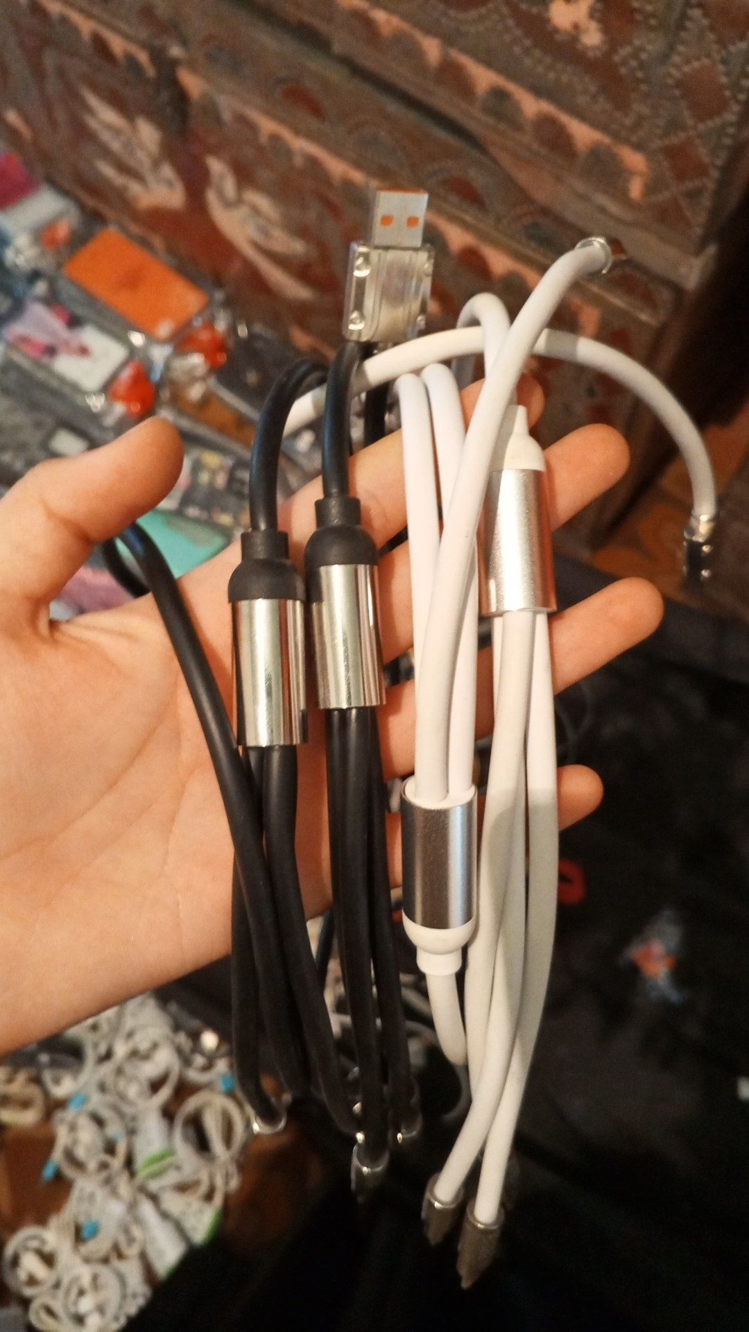 Telefon akssesuarlari SOTILADI