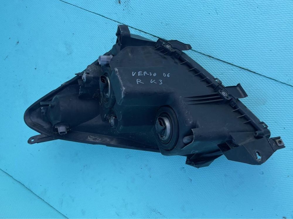 Фар Тойота Корола Версо 2 / Toyota Corolla Verso 2004-2006г