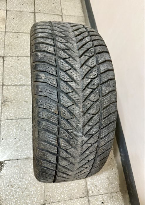 Зимна гума 245/45/18 Goodyear Eagle Ultra Grip