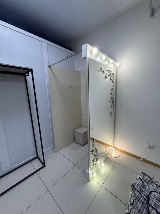 Примерочная,ресепшен,пуф