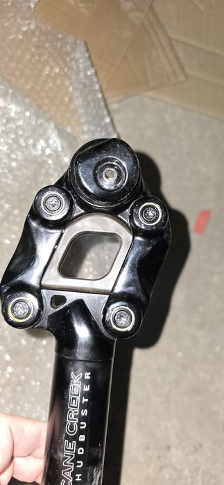 Tija sa bicicleta cu suspensie