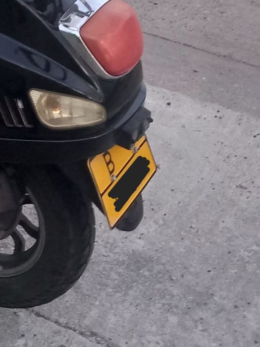 Scuter limitat 25 kmh fara permis Inmatriculat condus de la 16 ani.