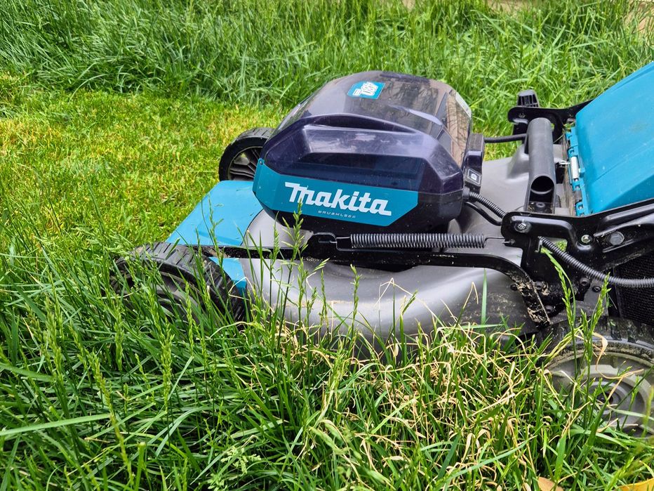 Masina tuns gazon (profesionala acumulatori XGT 40V) Makita LM001GZ