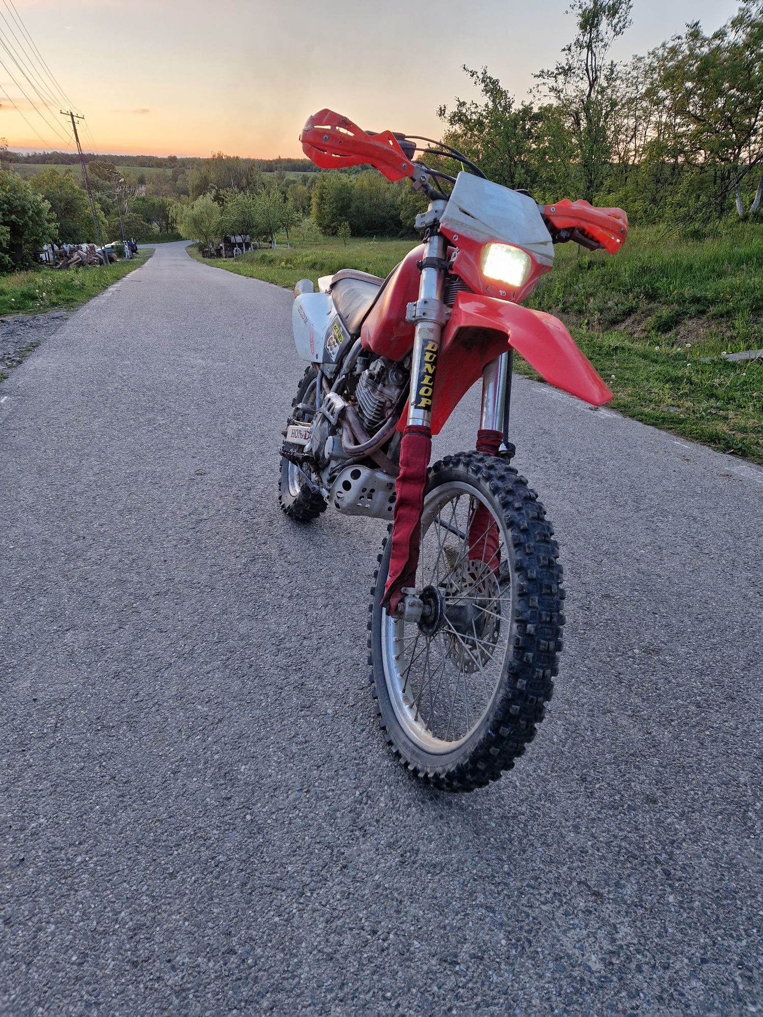 Vând honda xr 400