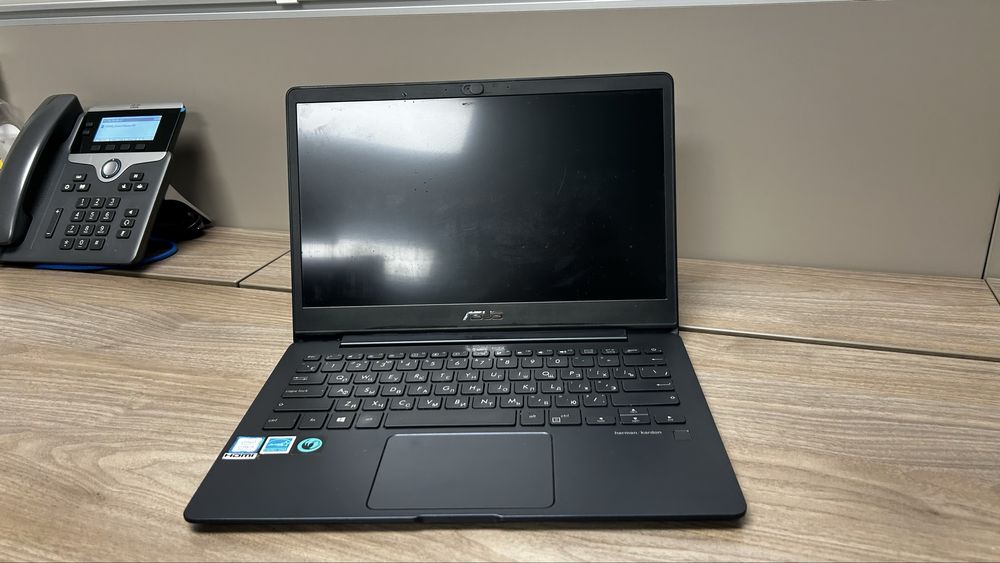 ASUS ZenBook UX331F — тонкий и лёгкий ультрабук (i5, SSD, 8ГБ)