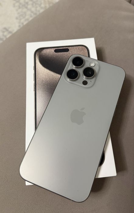 Продаю Айфон 15про мах