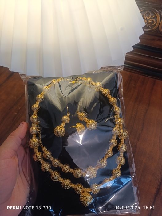 Shoxona 24 karat oltin bilan qoplangan ayollar taqinchoqlari