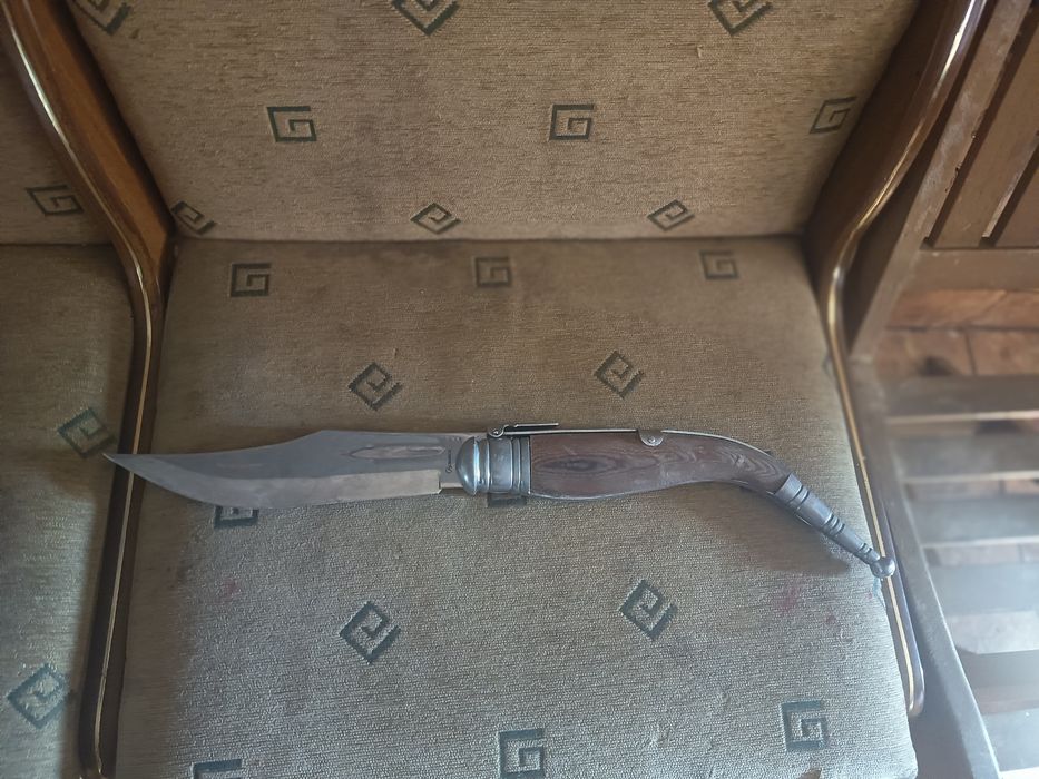 Vînd briceag spaniol de 52 cm nu are niciun defecte este în stare bună