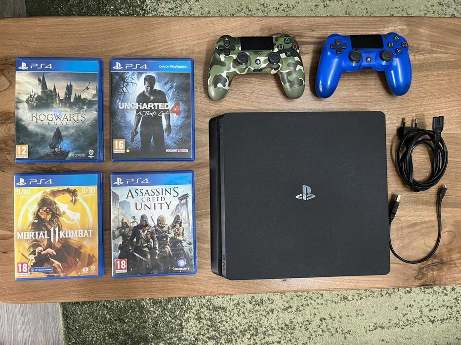 PS4 Slim 500 Gb -- 2 Controllere -- 4 jocuri