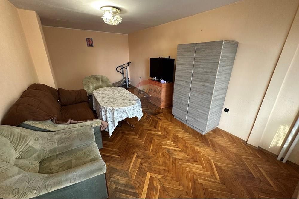 Двустаен апартамент с отделна кухня