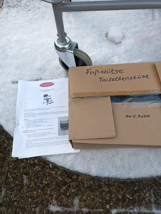 Scaun toaletă cu roți