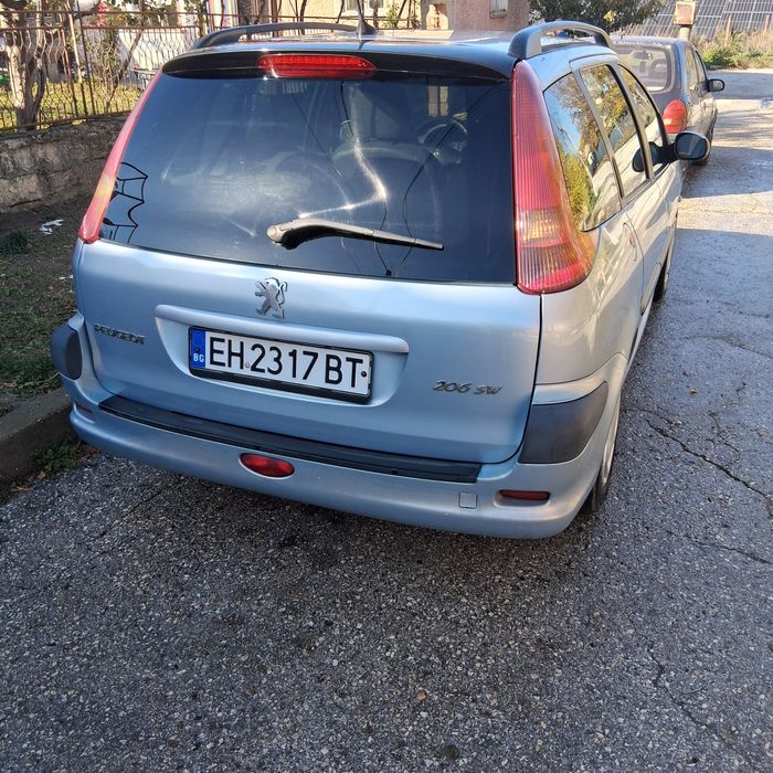 Продавам Peugeot 206 /комби / 2003 г. / в движение кара се всеки ден /